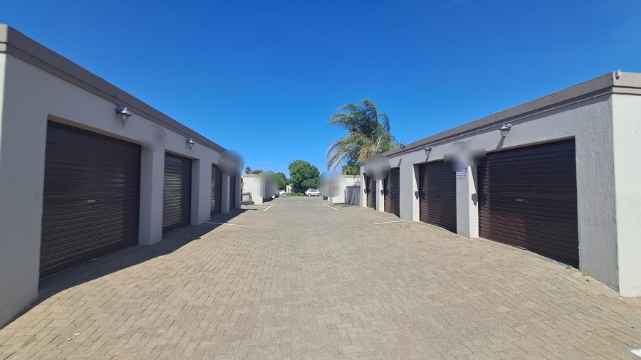 2 Bedroom Property for Sale in Langenhovenpark Free State